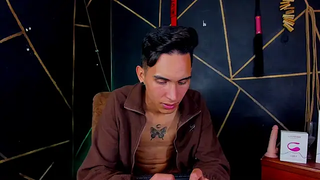 Shadowguy_ Live XXX Chat