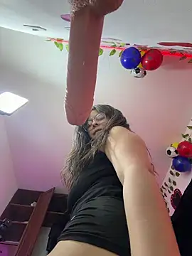 Chat +18 de MiaCollinssx ao vivo