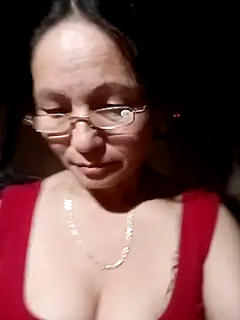 XXX chat uživo modela Cucci07