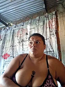 Juli_Powl Chat XXX in diretta