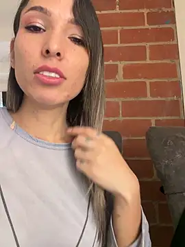 Niky_777 Adlı Modelin Canlı XXX Sohbeti