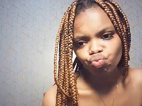 BustieLaura's Live XXX Chat