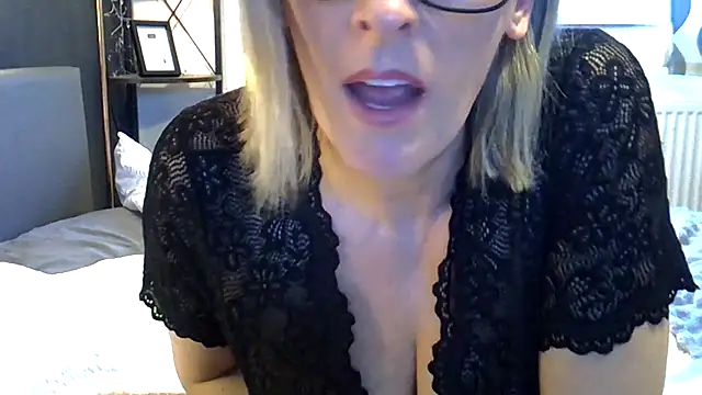 Hannyj's Live XXX Chat