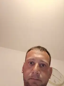 XXX chat uživo modela Alley87