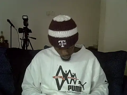 Thee_Biggest élő XXX-chatje