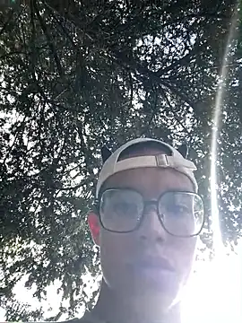 Andres_boy252 Adlı Modelin Canlı XXX Sohbeti
