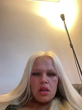 BlondeMilfXo – Naživo XXX chat