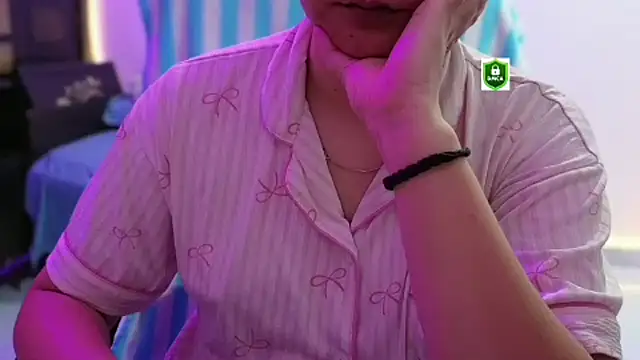 Rosiya_'s Live XXX Chat