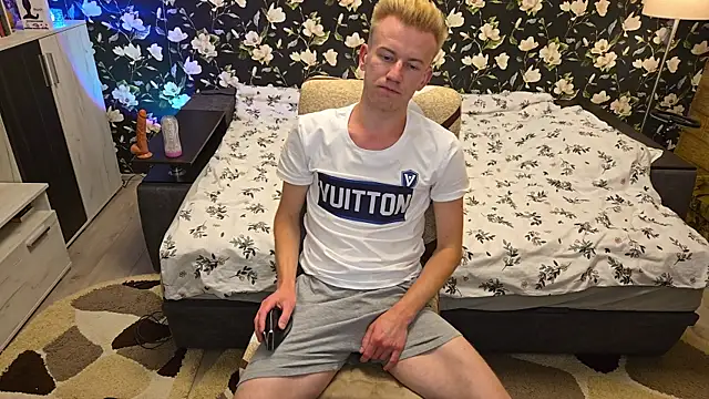 Vuitton Live XXX-Chat
