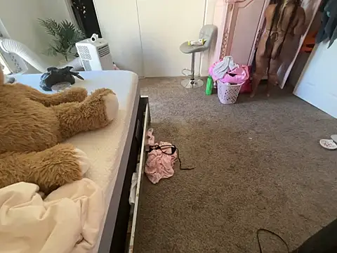 Onlypawzz Adlı Modelin Canlı XXX Sohbeti