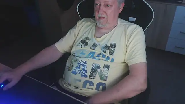 Teddybaer372's Live XXX Chat