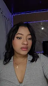 Saraa_M Chat XXX live