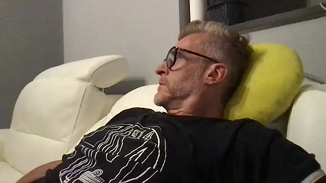 Axl_hot live XXX chat