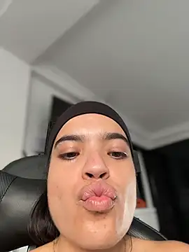 JuanitaMore01's Live XXX Chat