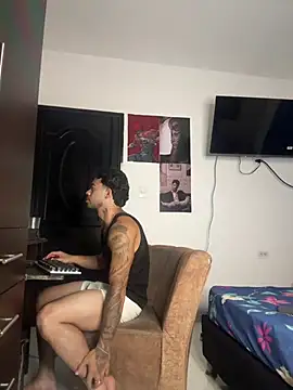 Czat XXX na żywo – Kenny_romano
