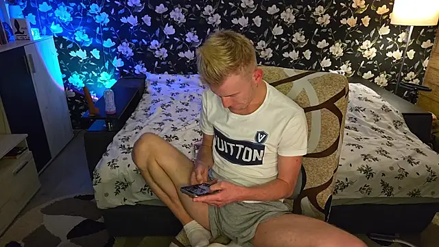 XXX chat uživo modela Vuitton