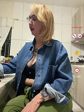 RAIRAsexy Adlı Modelin Canlı XXX Sohbeti