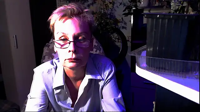 Chatroom XXX en direct de HelgaHimmell