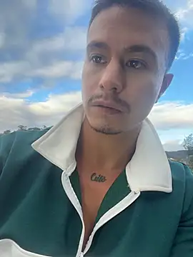 แชท XXX สดของ DominickSullivan