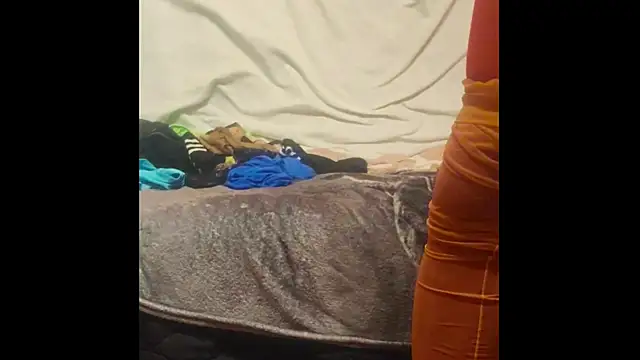 Show modela EscapedSibilant na web-kameri