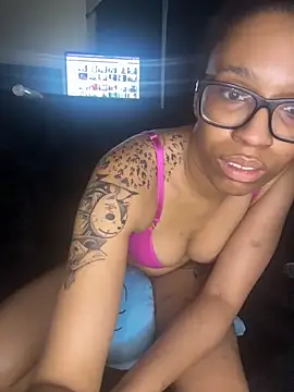 YeahhhitsBreezy's Live XXX Chat