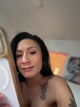 XXX chat uživo modela FerrariFrench