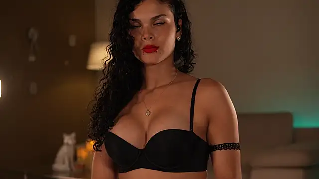 GiaFaaris Adlı Modelin Canlı XXX Sohbeti