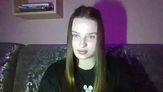 BratzDollVibes: онлайн-секс-чат