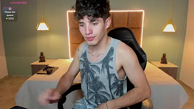 Živý XXX chat AlejooTwink