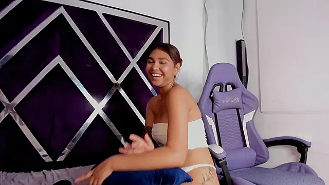 ambarglowasm's Live XXX Chat