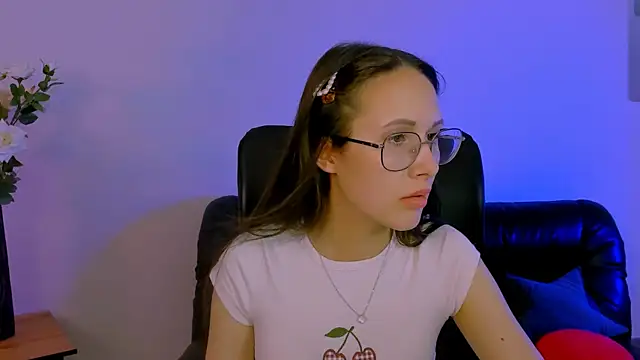 Chat +18 de nikole_kitt ao vivo