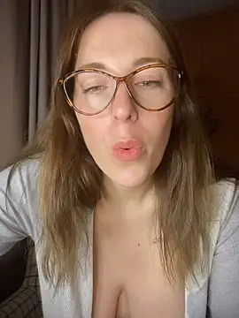 Chat XXX en directo de MommmyYummy
