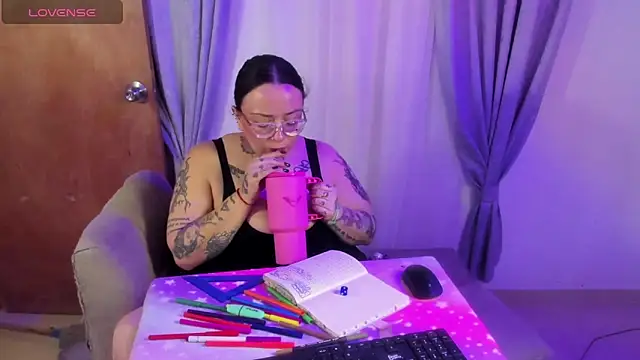 MiaYMollyのライブXXXチャット