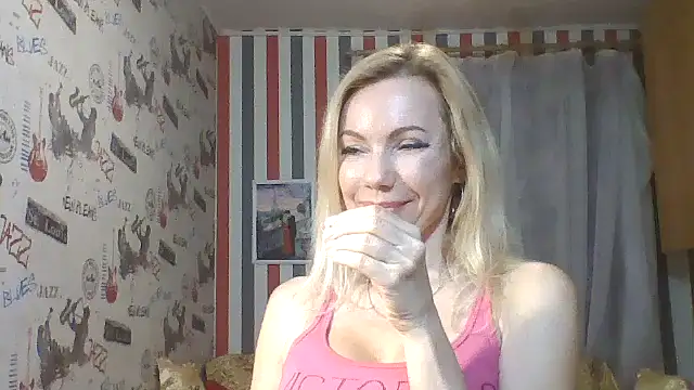 Amoretta's Live XXX Chat