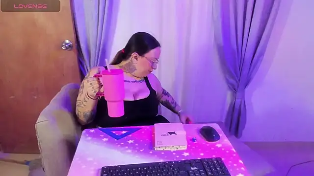 MiaYMolly Adlı Modelin Canlı XXX Sohbeti