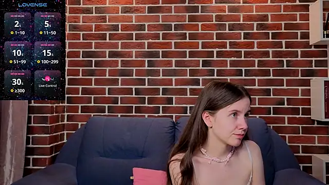 MyrtaMcclaney's Live XXX Chat