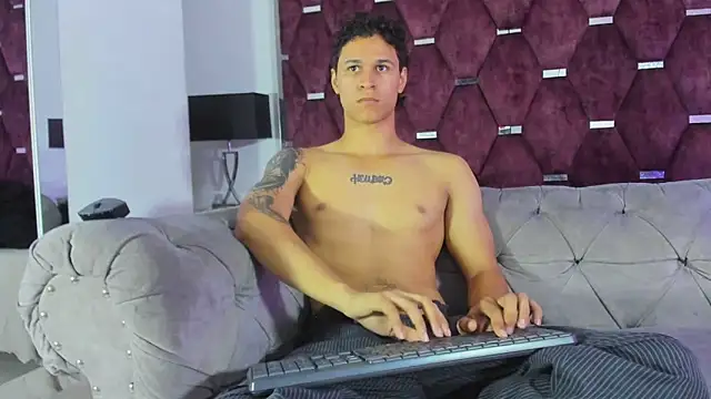 Онлайн чат XXX TonyBenedetti