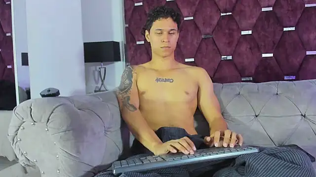 Chat XXX en directo de TonyBenedetti