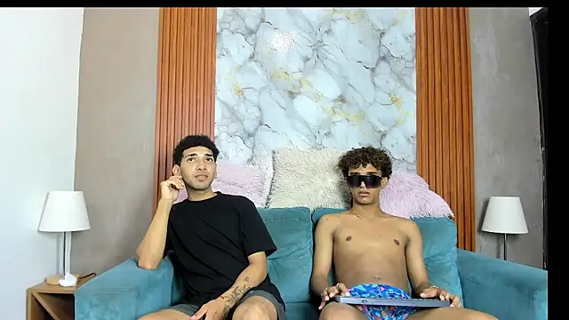 VERY_HOT_GUYSのウェブカメラショー