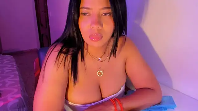 NicolePasqualott Adlı Modelin Canlı XXX Sohbeti