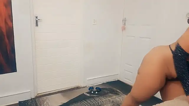 GiantBootyMilf's Live XXX Chat