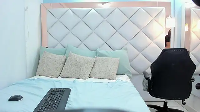 crystalstonee's Live XXX Chat