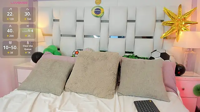 LunaHall Live XXX-chat