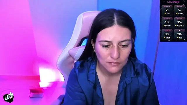 Saskyaa's Live XXX Chat