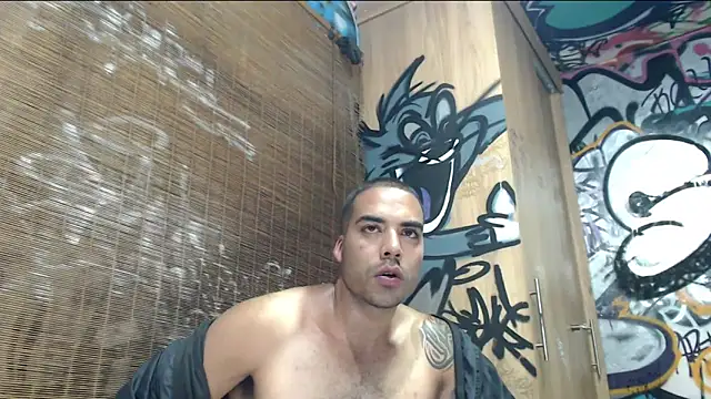 Justin_Frank Chat XXX in diretta