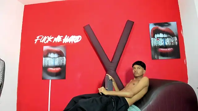 BOUL_GUYS Adlı Modelin Canlı XXX Sohbeti