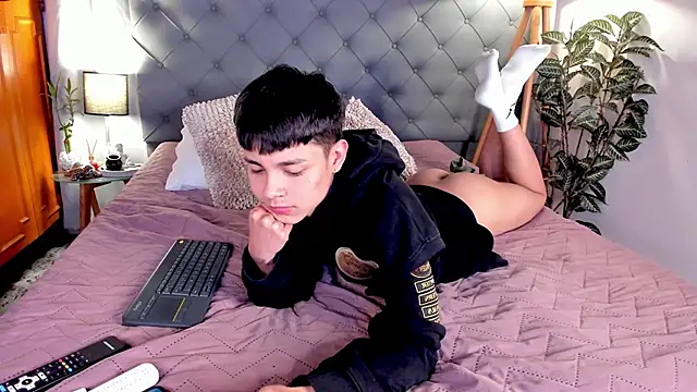 Andy_Belier23 Adlı Modelin Canlı XXX Sohbeti