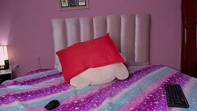 ORIANNA_21 élő XXX-chatje