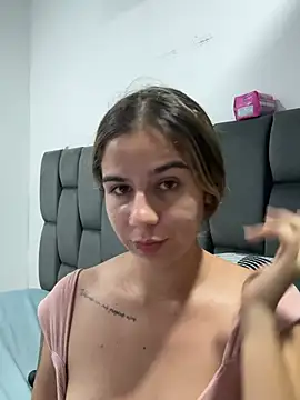 צ'אט XXX בשידור חי של AllieYourGirl