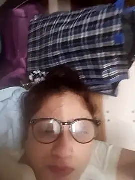 yourchahat27 Adlı Modelin Canlı XXX Sohbeti